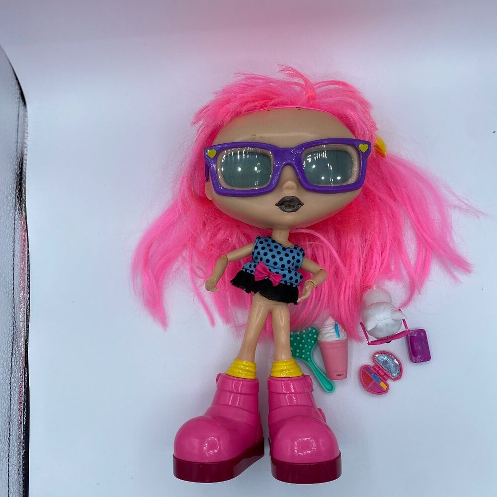 CHATSTERS Gabby Doll Pink Hair & Glasses by Spinmaster Interactive - FUN